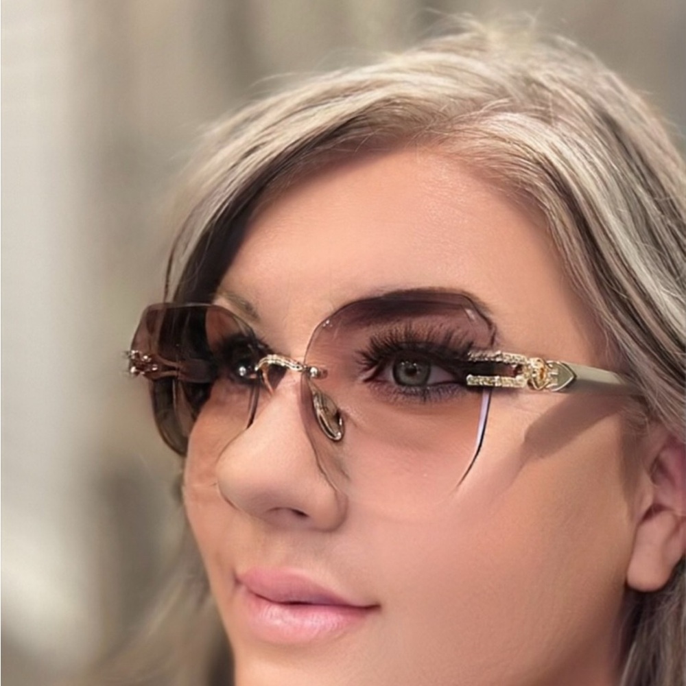 NWT Gray Cat Eye Frameless Sunglasses